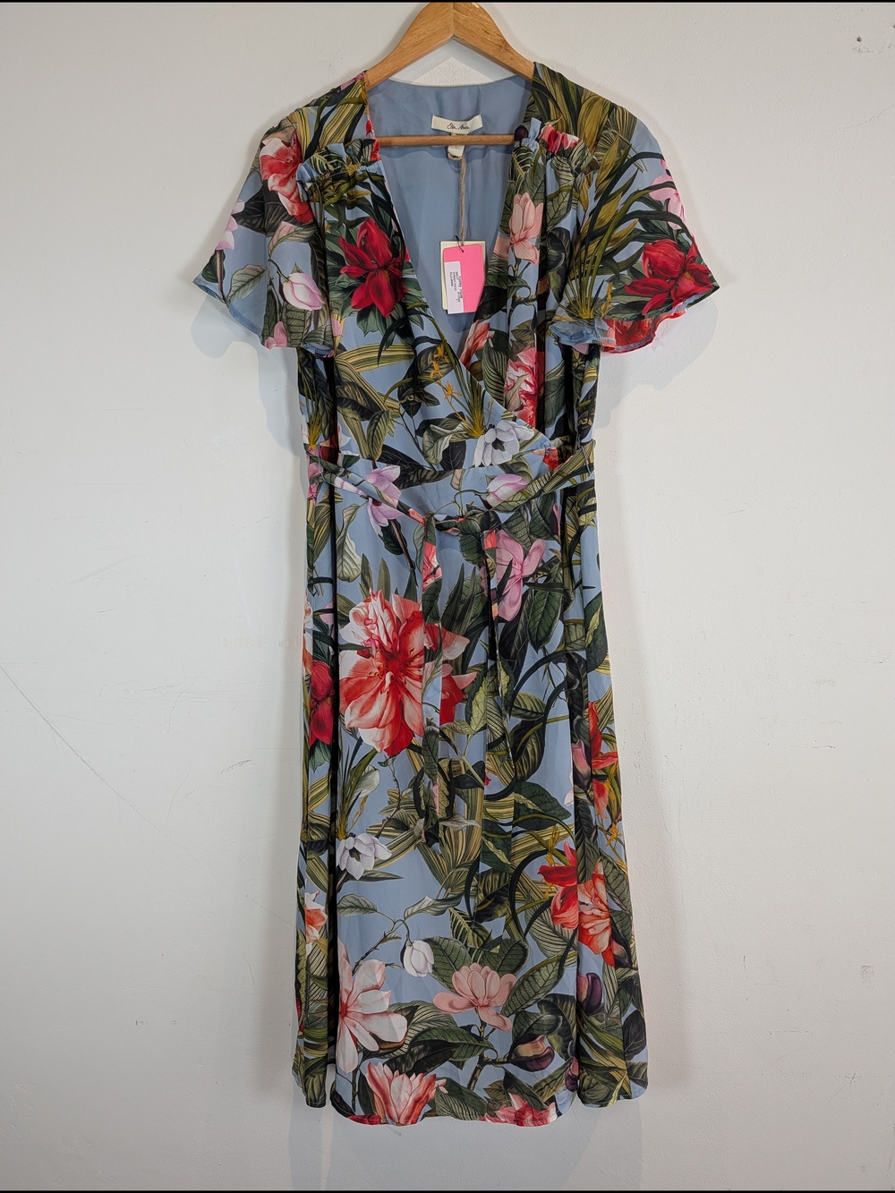 NWT ELLA MOON Floral Midi Dress in Light Blue with Pink & Red Blooms, Size M